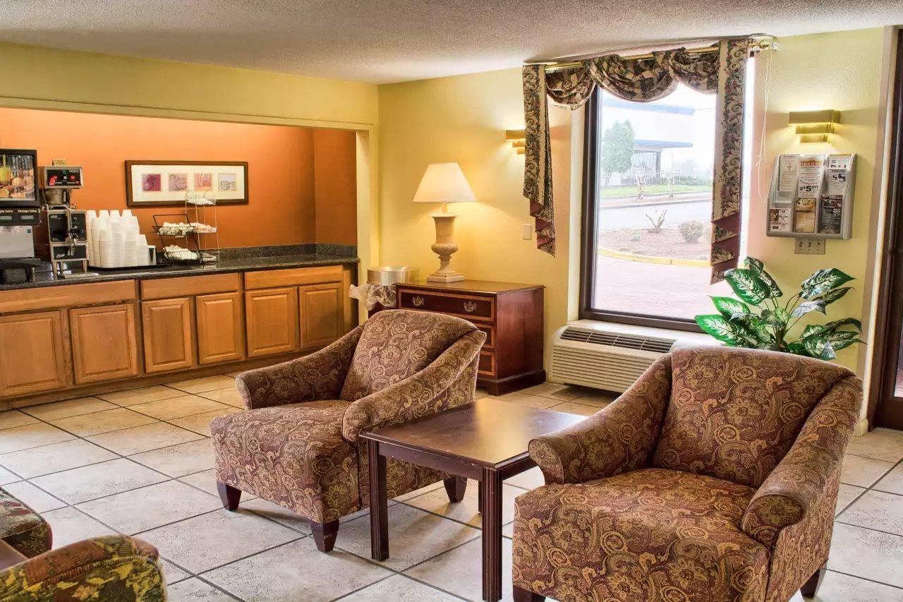 Econo Lodge Richmond Buitenkant foto