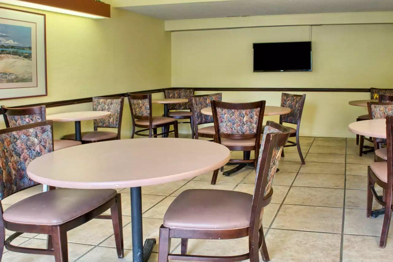 Econo Lodge Richmond Buitenkant foto