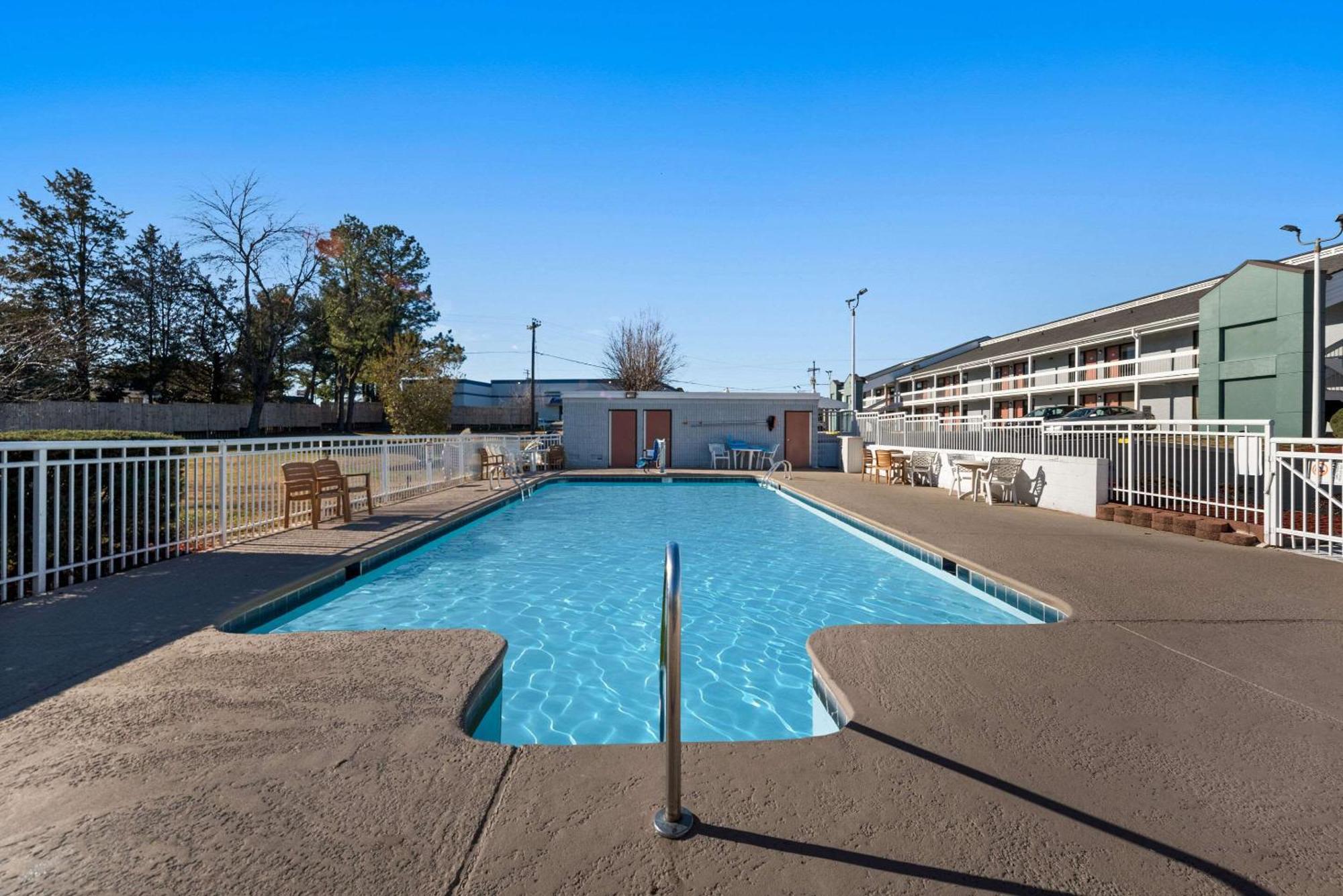 Econo Lodge Richmond Buitenkant foto