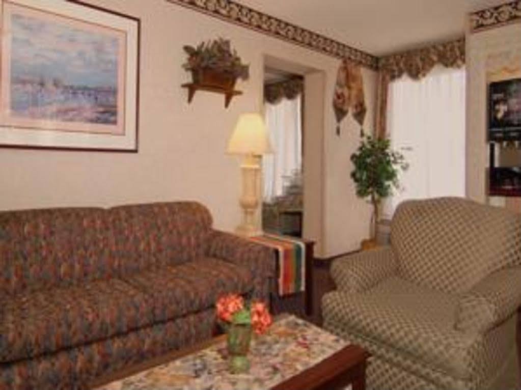 Econo Lodge Richmond Buitenkant foto