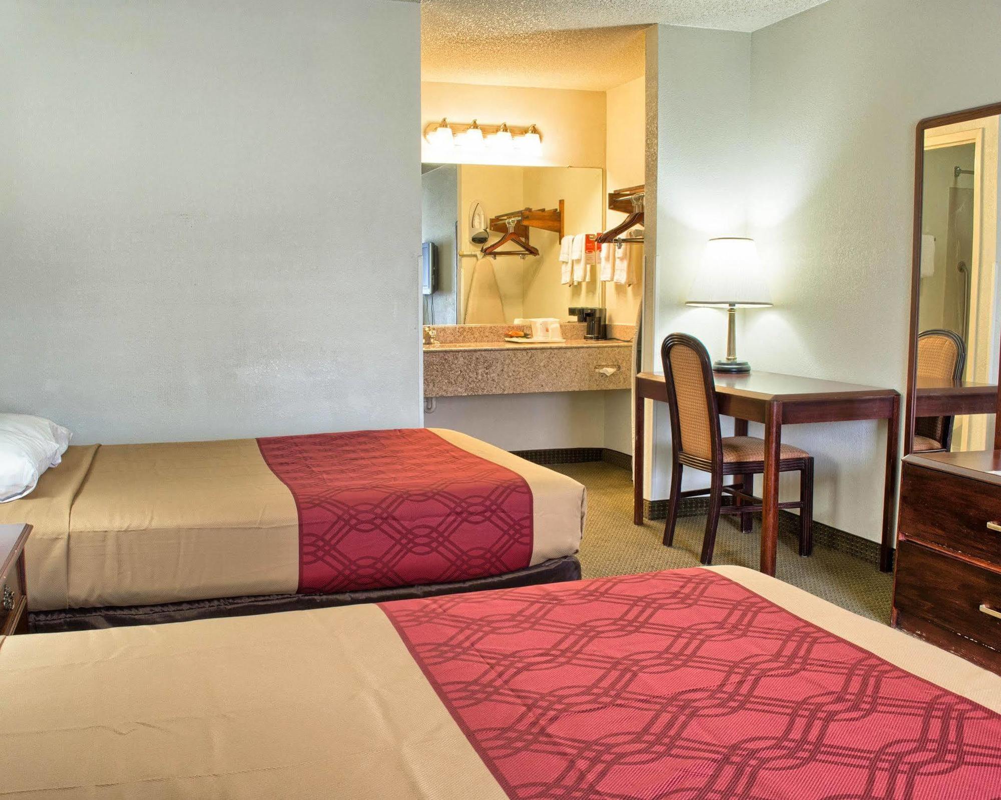 Econo Lodge Richmond Buitenkant foto