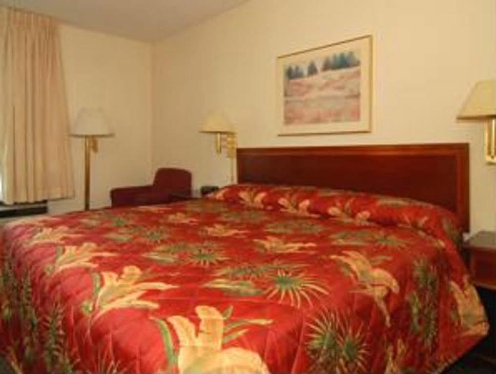 Econo Lodge Richmond Buitenkant foto